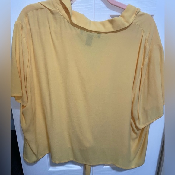 Plus size cropped blouse - Picture 2 of 3